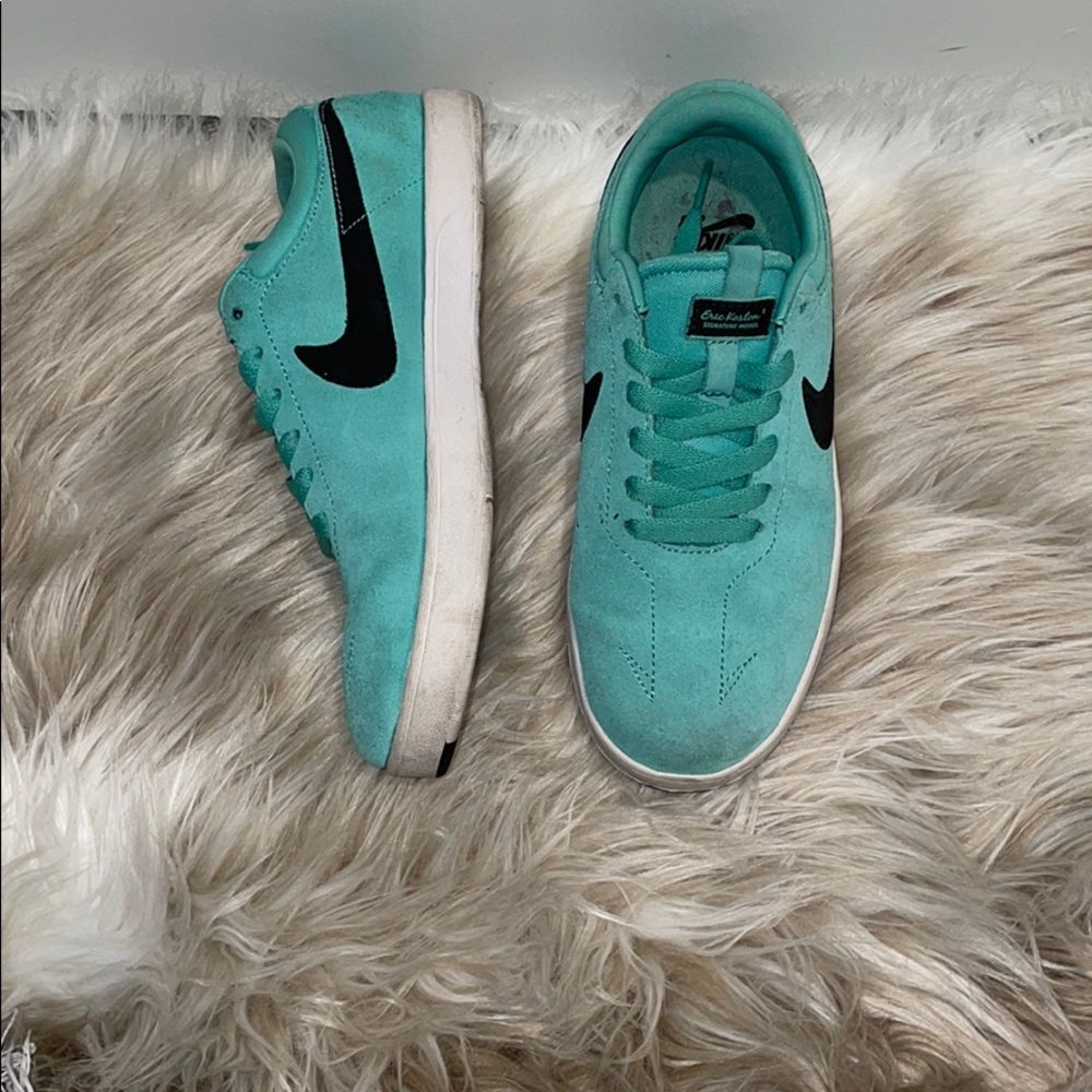 Nike Shoes - Picture 3 of 3